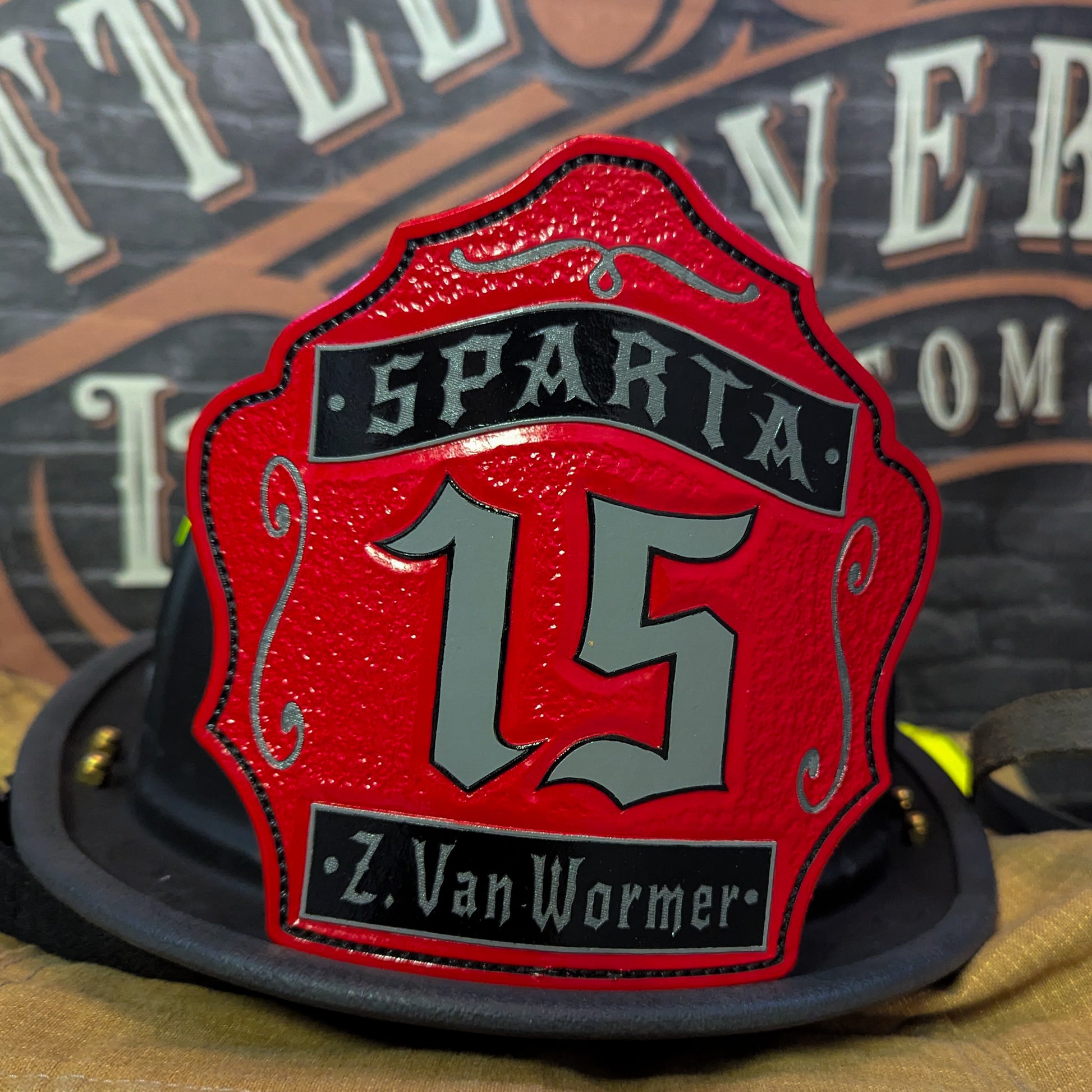 An application scenario or product detail of custom leather firefighter helmet shields - Image 22