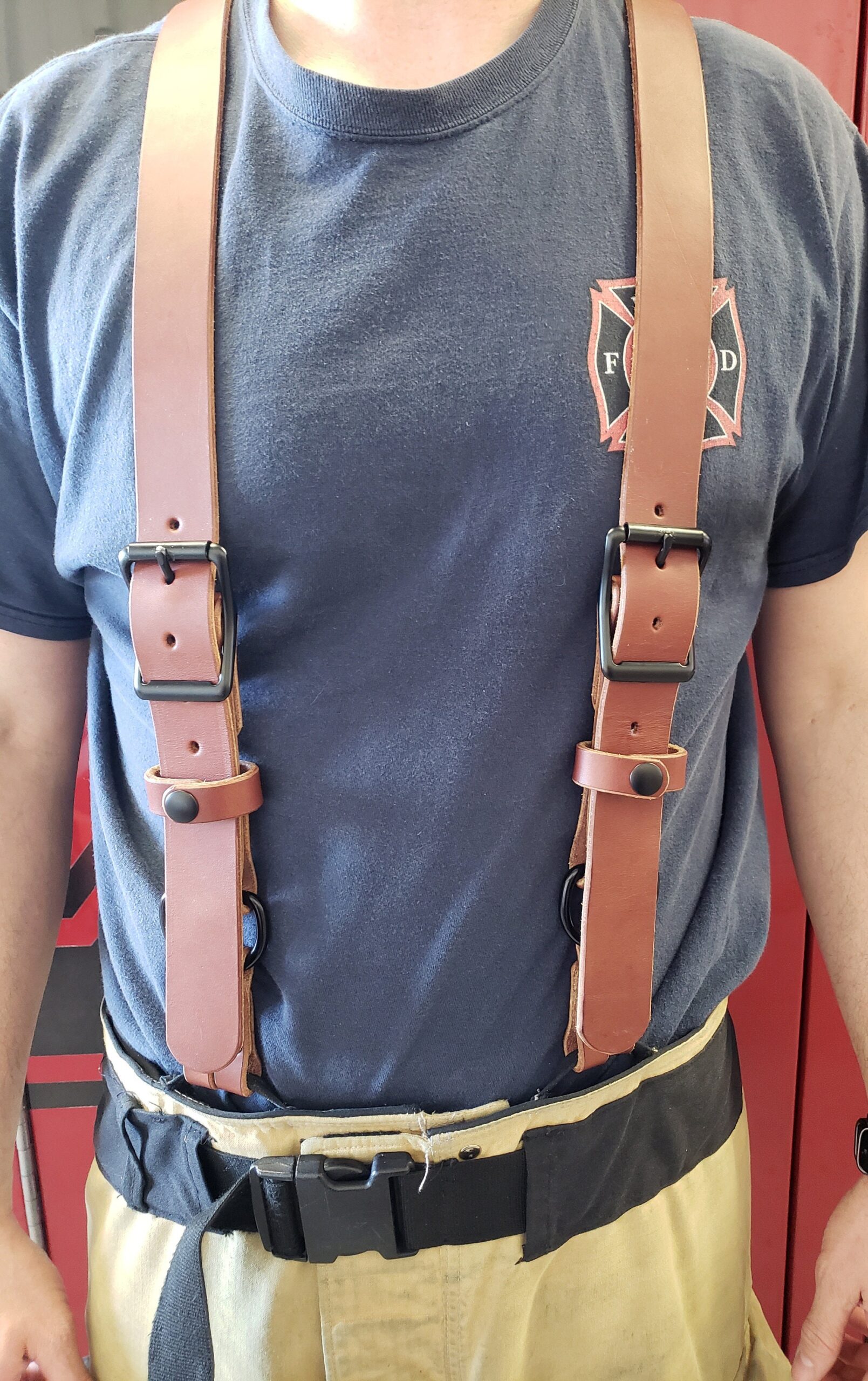 An application scenario or product detail of custom leather firefighter suspenders - Image 14