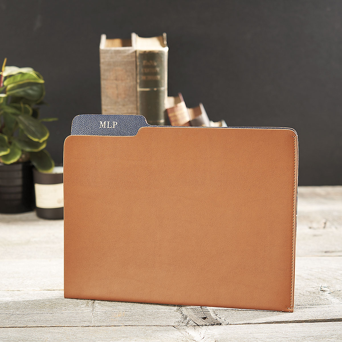 An application scenario or product detail of custom leather folder - Image 7