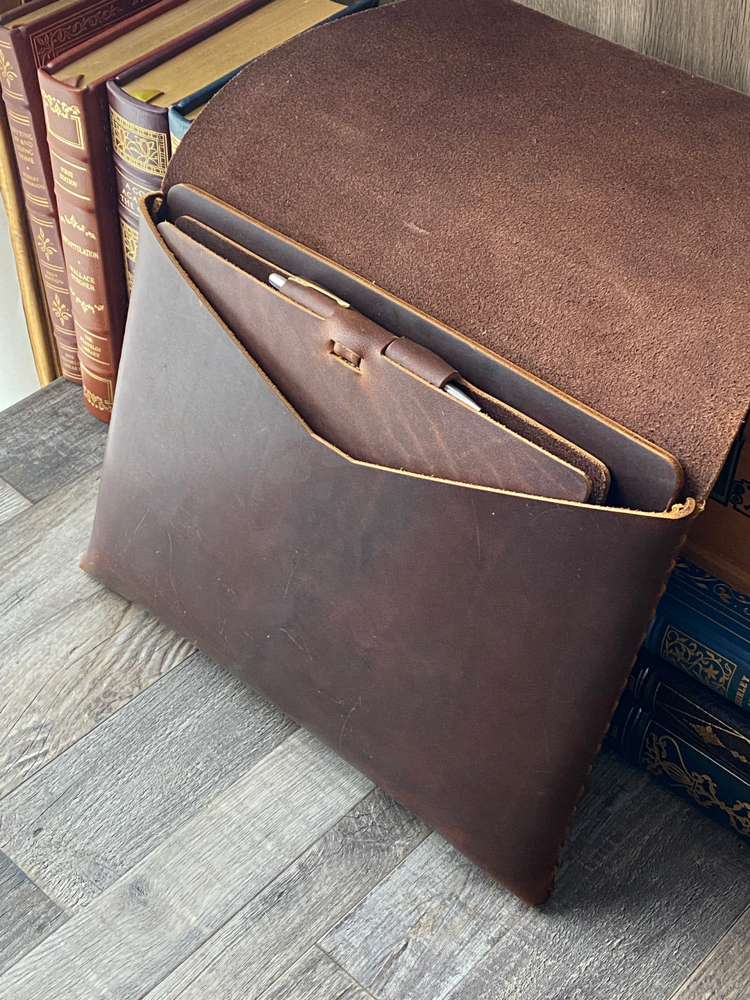 An application scenario or product detail of custom leather folder - Image 19