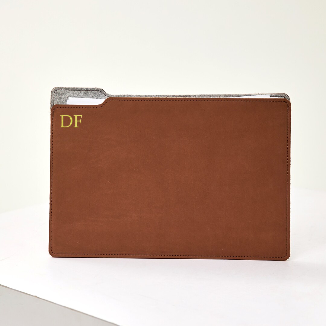 Featured image for the custom leather folder guide