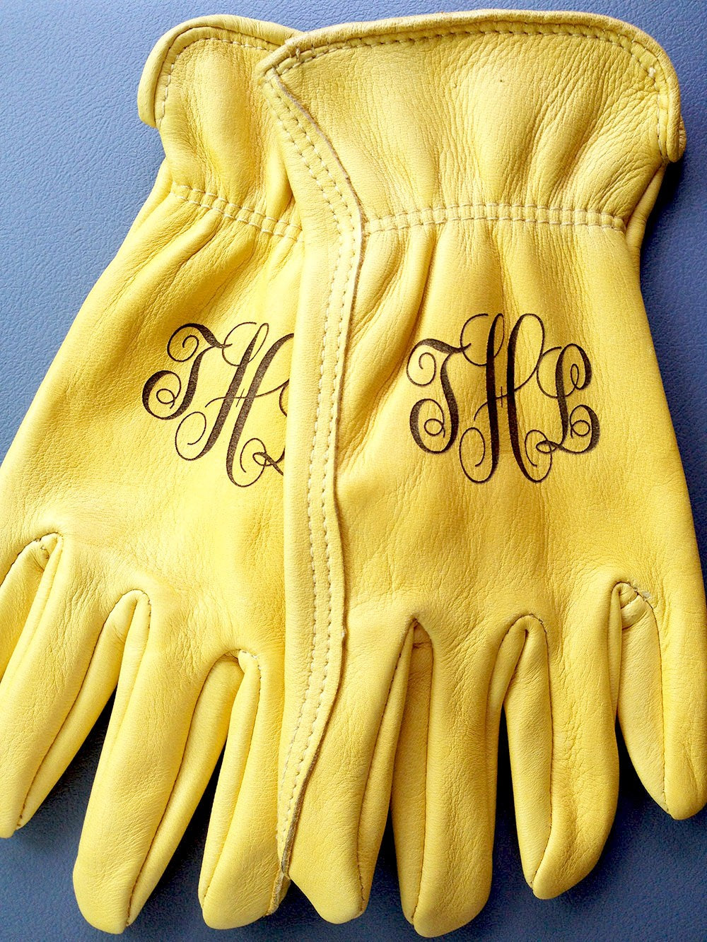 An application scenario or product detail of custom leather gloves - Image 21