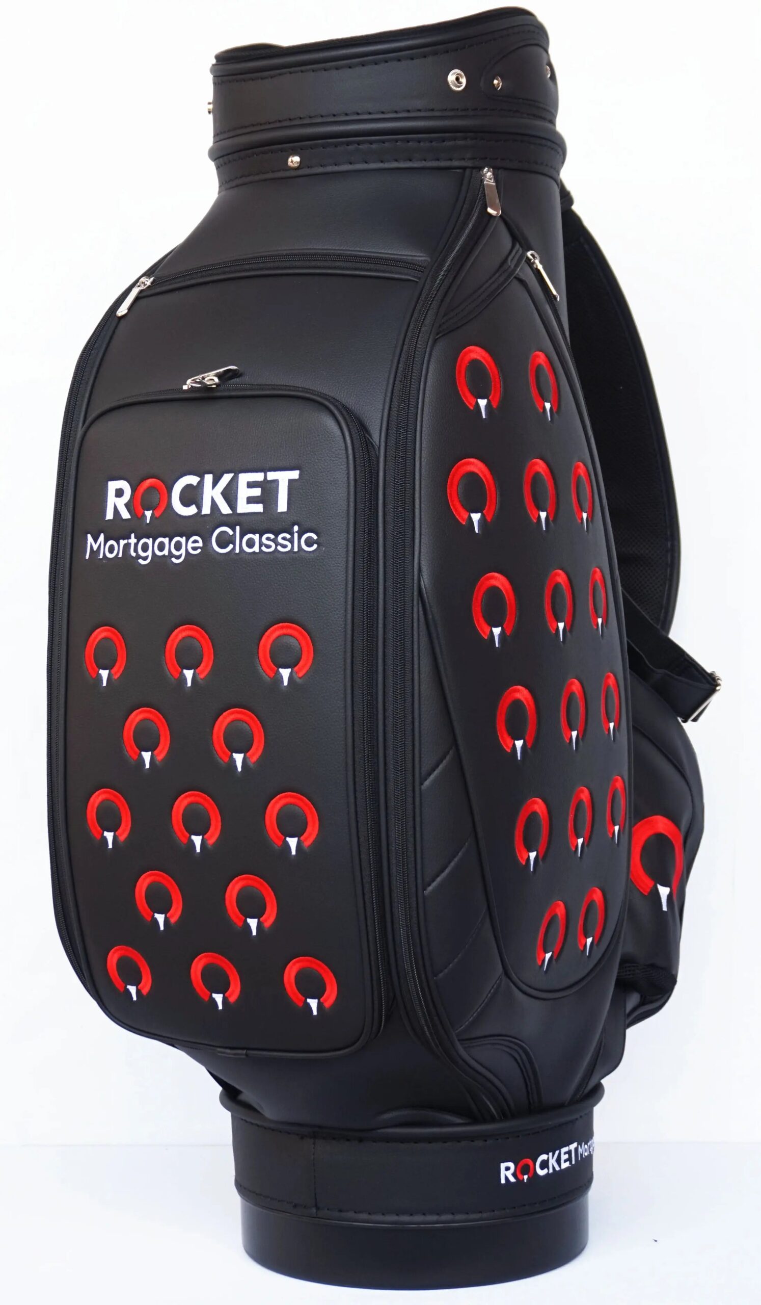 An application scenario or product detail of custom leather golf bags - Image 5