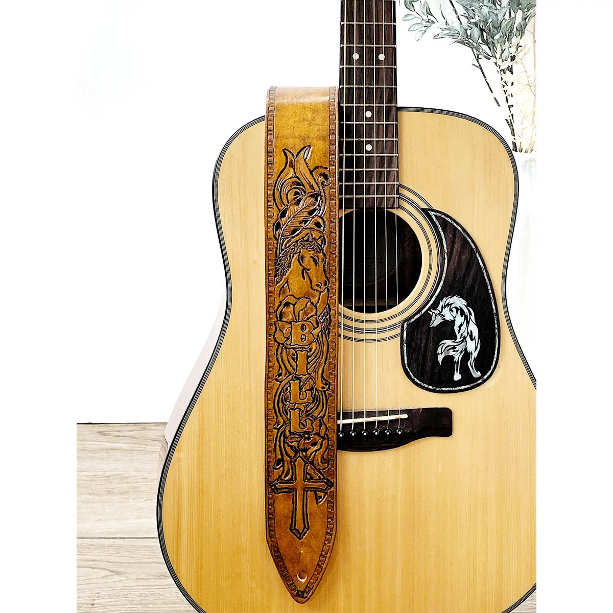An application scenario or product detail of custom leather guitar straps - Image 13