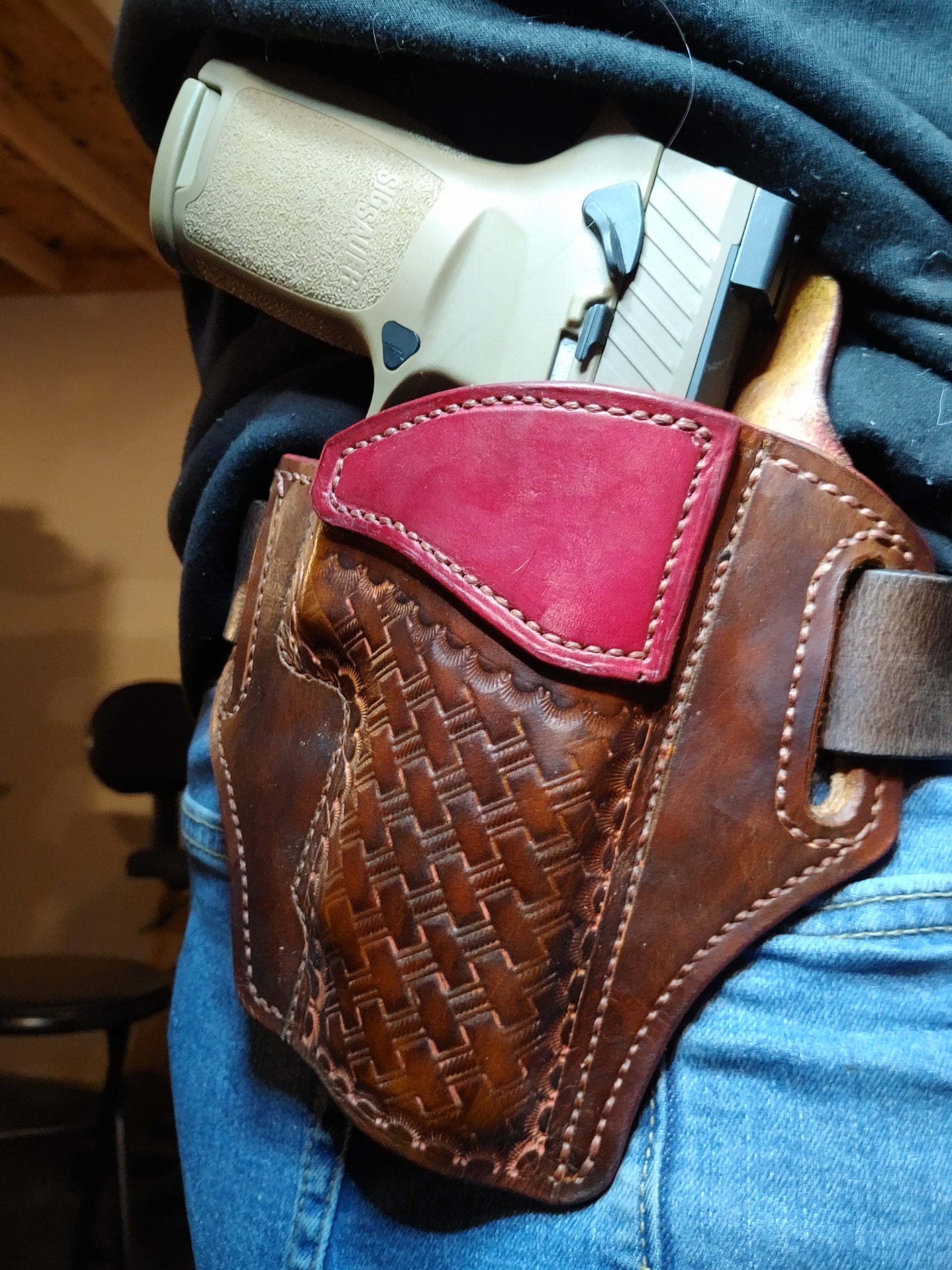 An application scenario or product detail of custom leather gun holster - Image 20