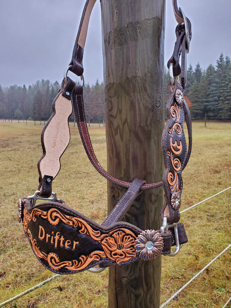 An application scenario or product detail of custom leather halters - Image 7