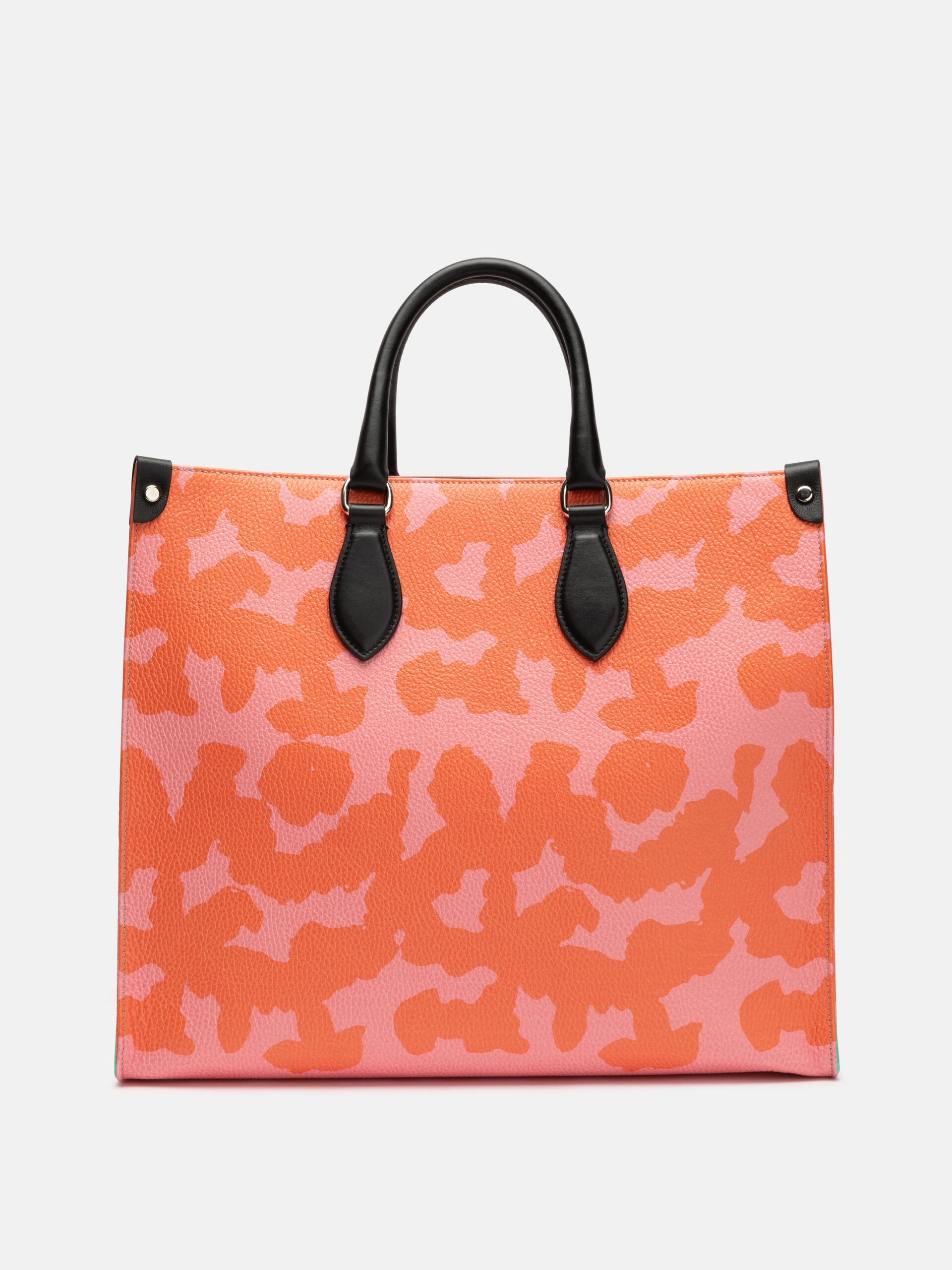 An application scenario or product detail of custom leather handbags - Image 13