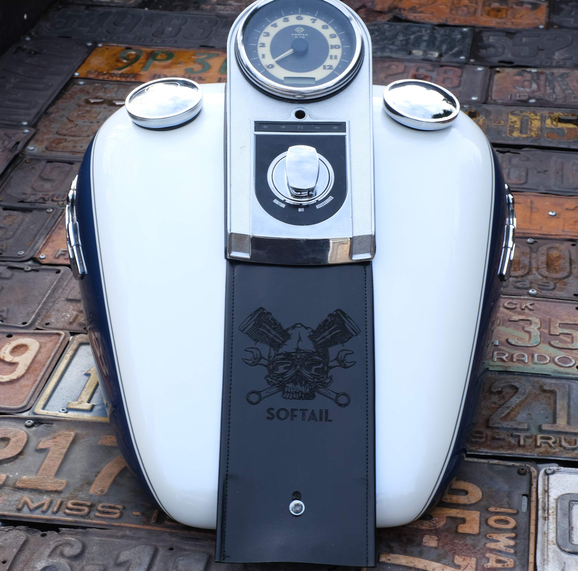 An application scenario or product detail of custom leather harley tank bibs - Image 19