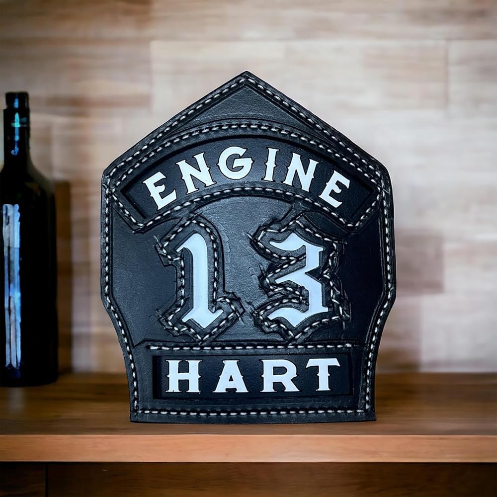 An application scenario or product detail of custom leather helmet shields - Image 10