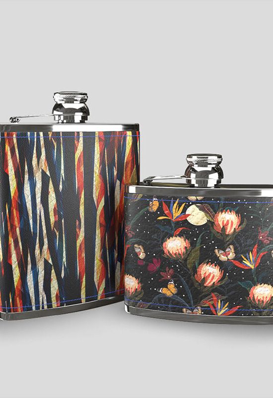 An application scenario or product detail of custom leather hip flask - Image 2