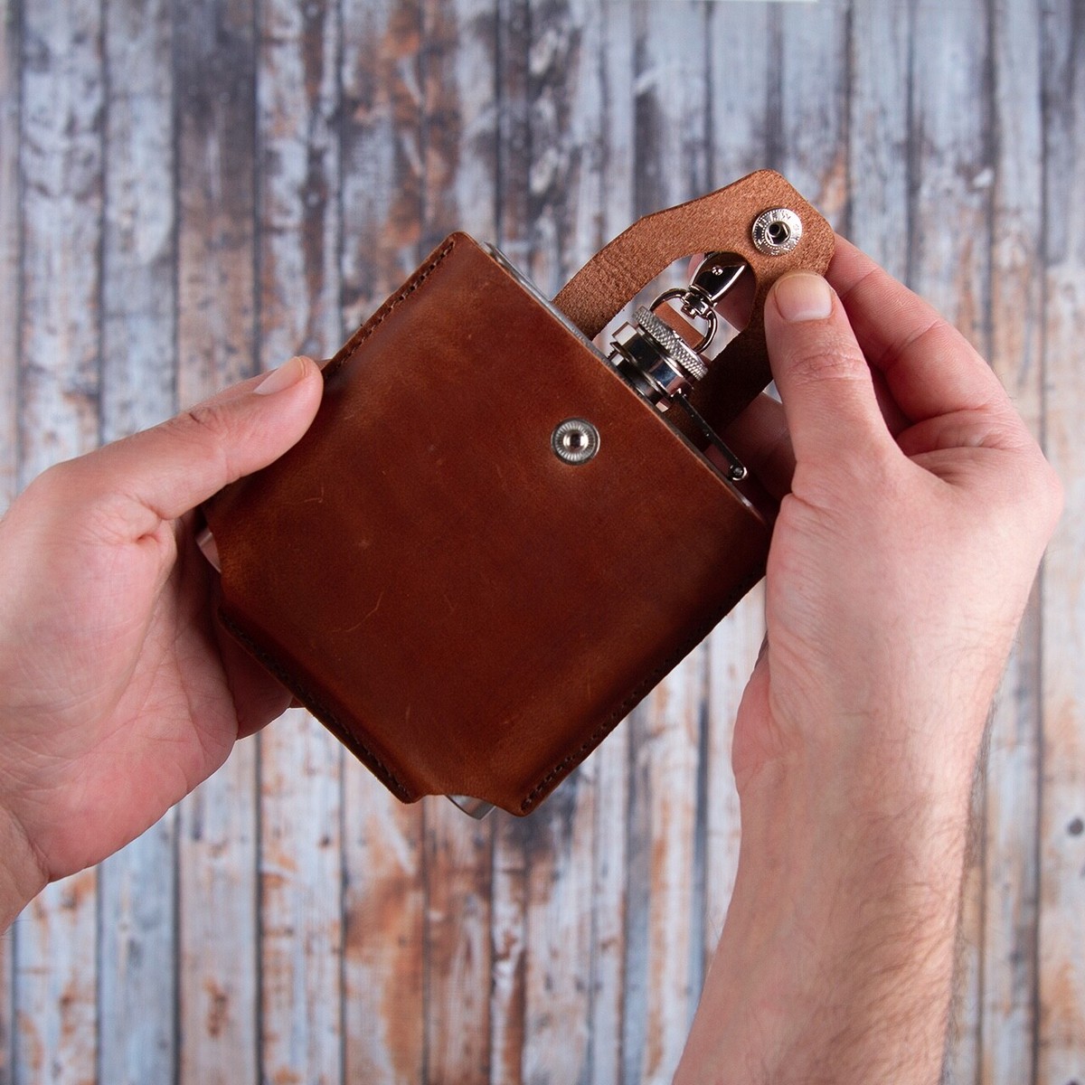 An application scenario or product detail of custom leather hip flask - Image 10