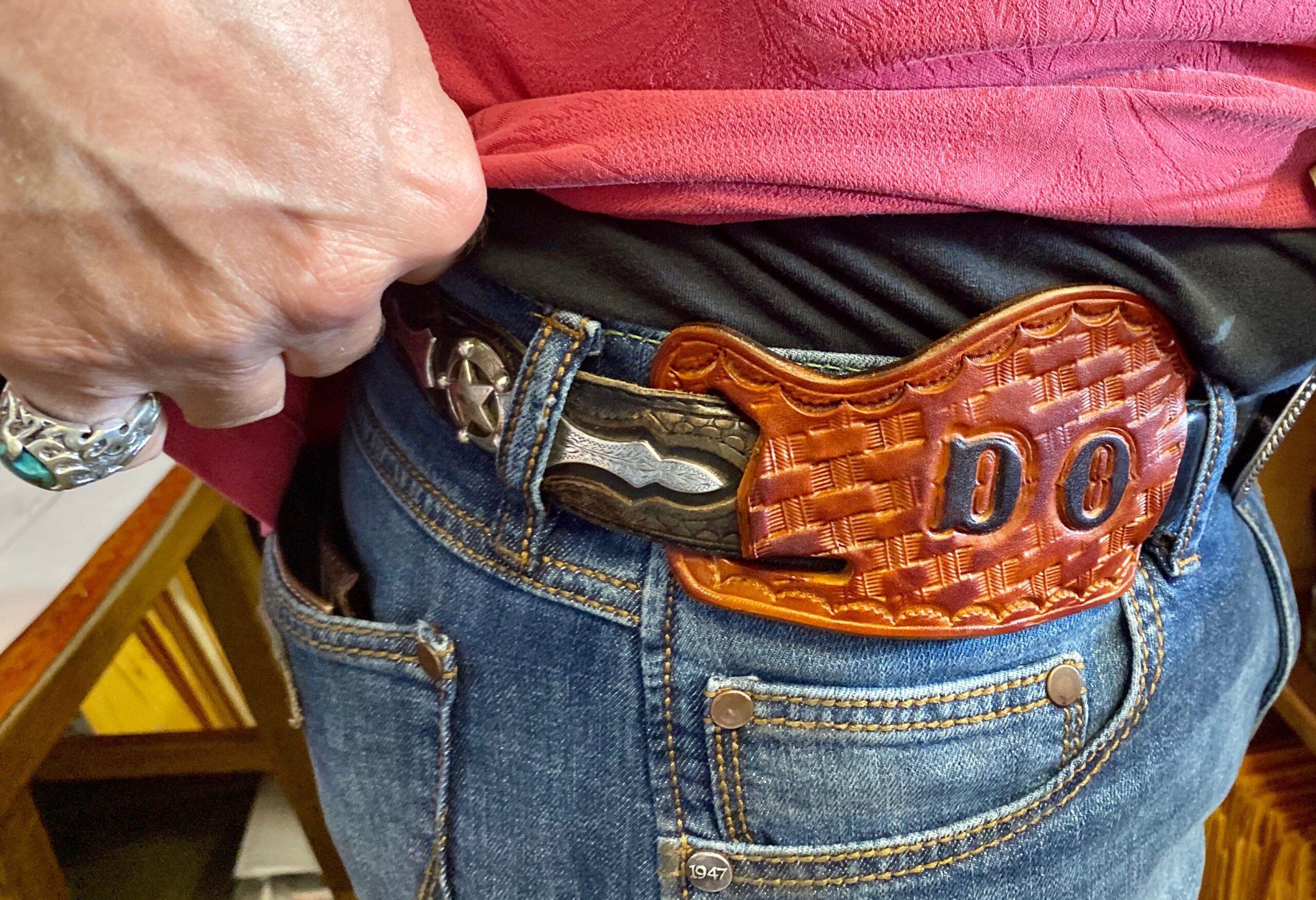 An application scenario or product detail of custom leather holster makers - Image 9