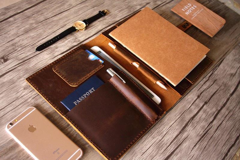 An application scenario or product detail of custom leather ipad case - Image 14