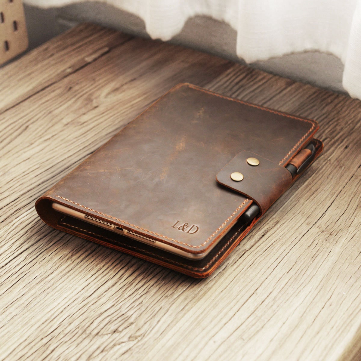 An application scenario or product detail of custom leather ipad cover - Image 16