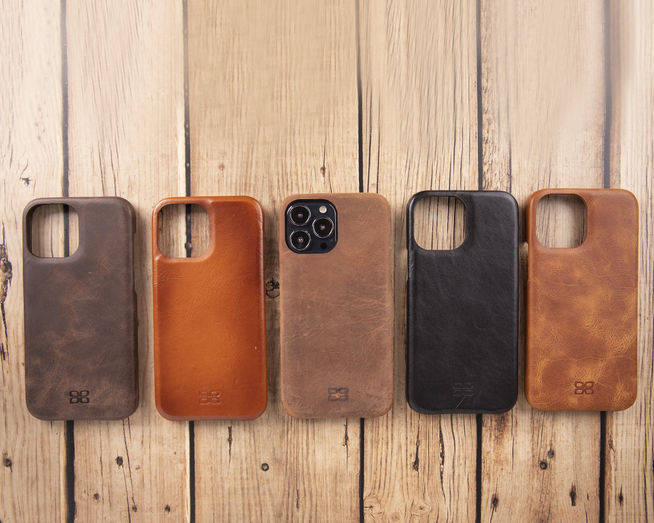 An application scenario or product detail of custom leather iphone case - Image 3