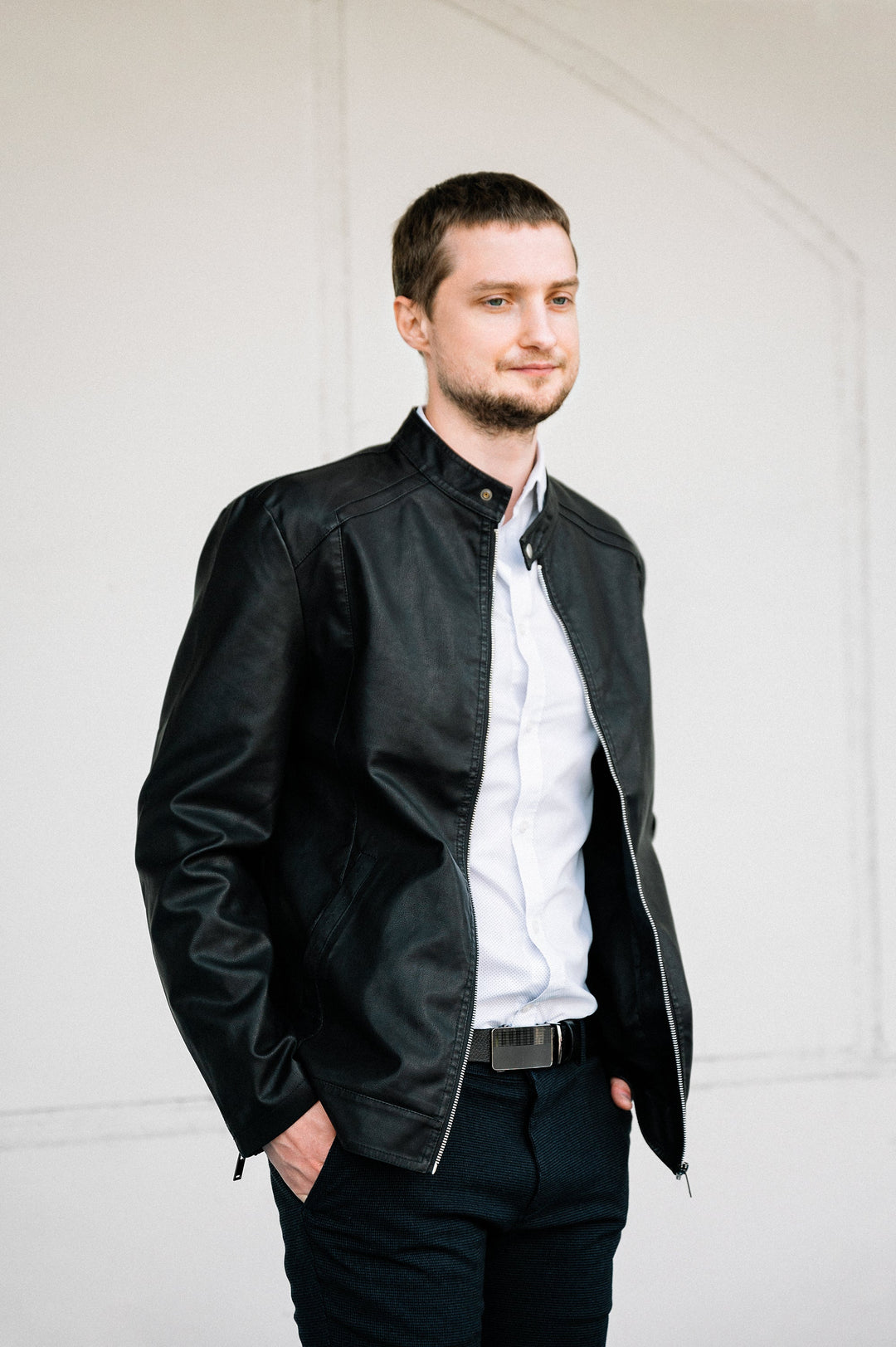 An application scenario or product detail of custom leather jacket mens - Image 16