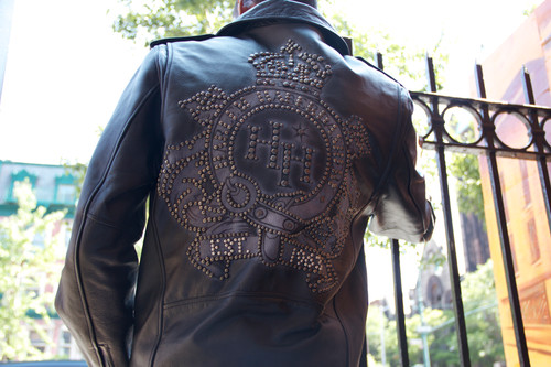 An application scenario or product detail of custom leather jackets with logo - Image 10