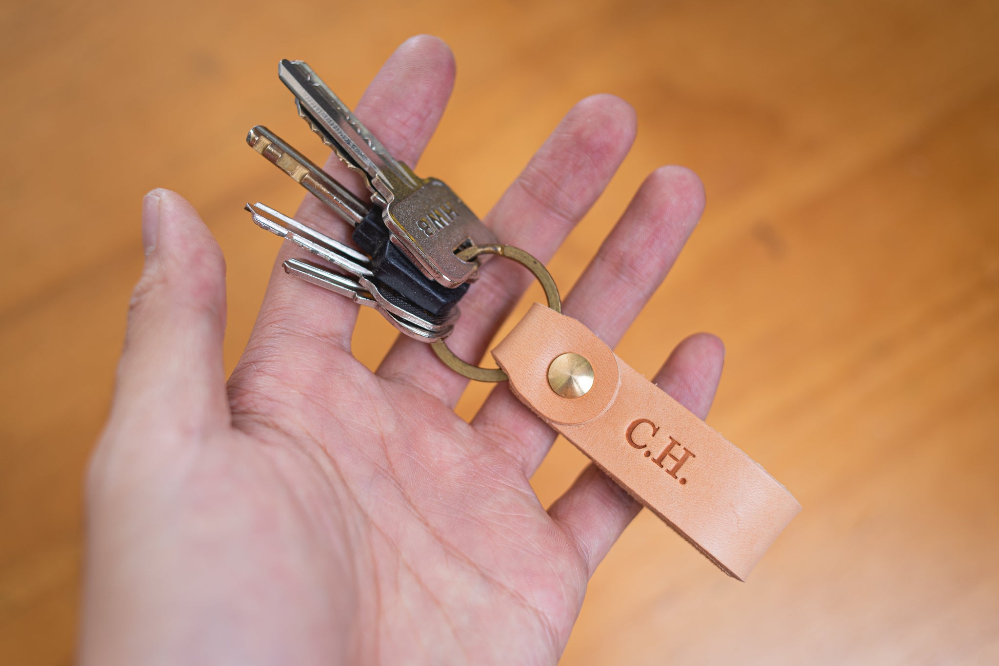 An application scenario or product detail of custom leather key fob - Image 10