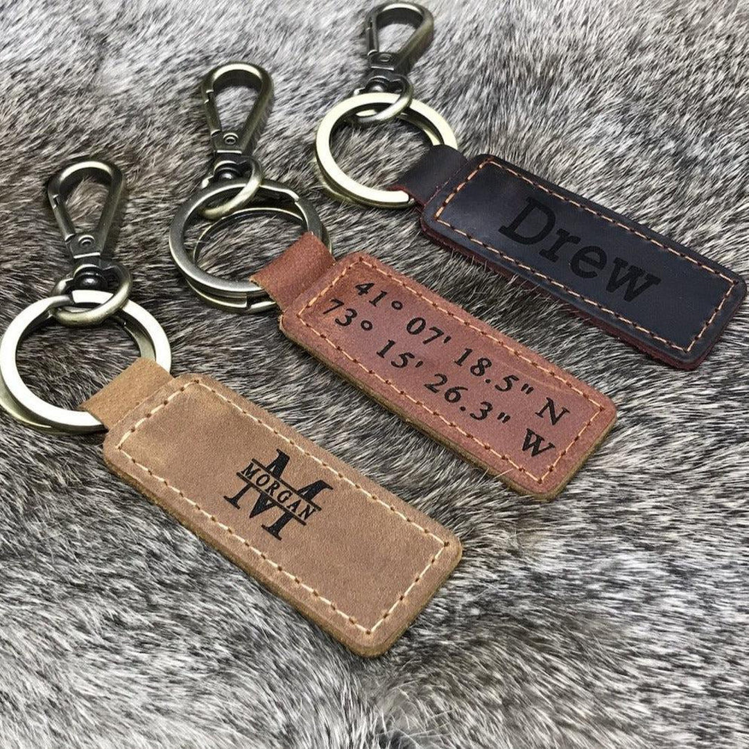 An application scenario or product detail of custom leather keychains - Image 8