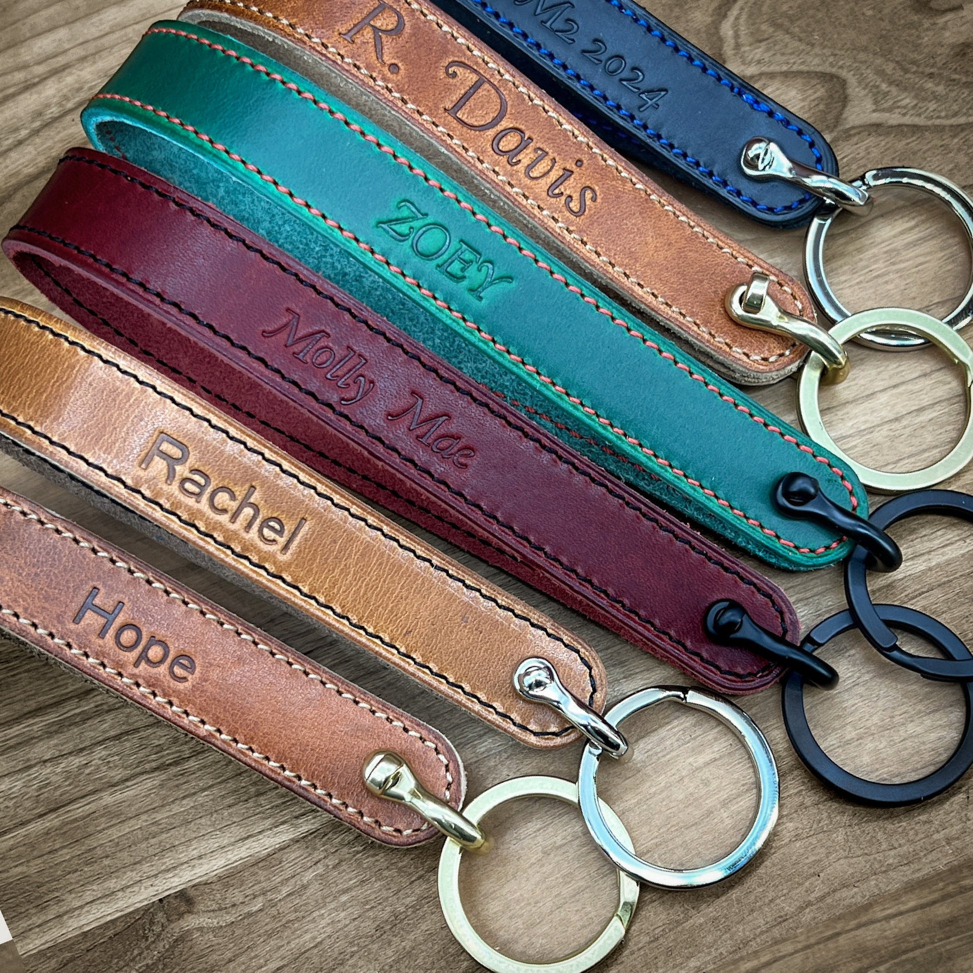 An application scenario or product detail of custom leather keychains - Image 9