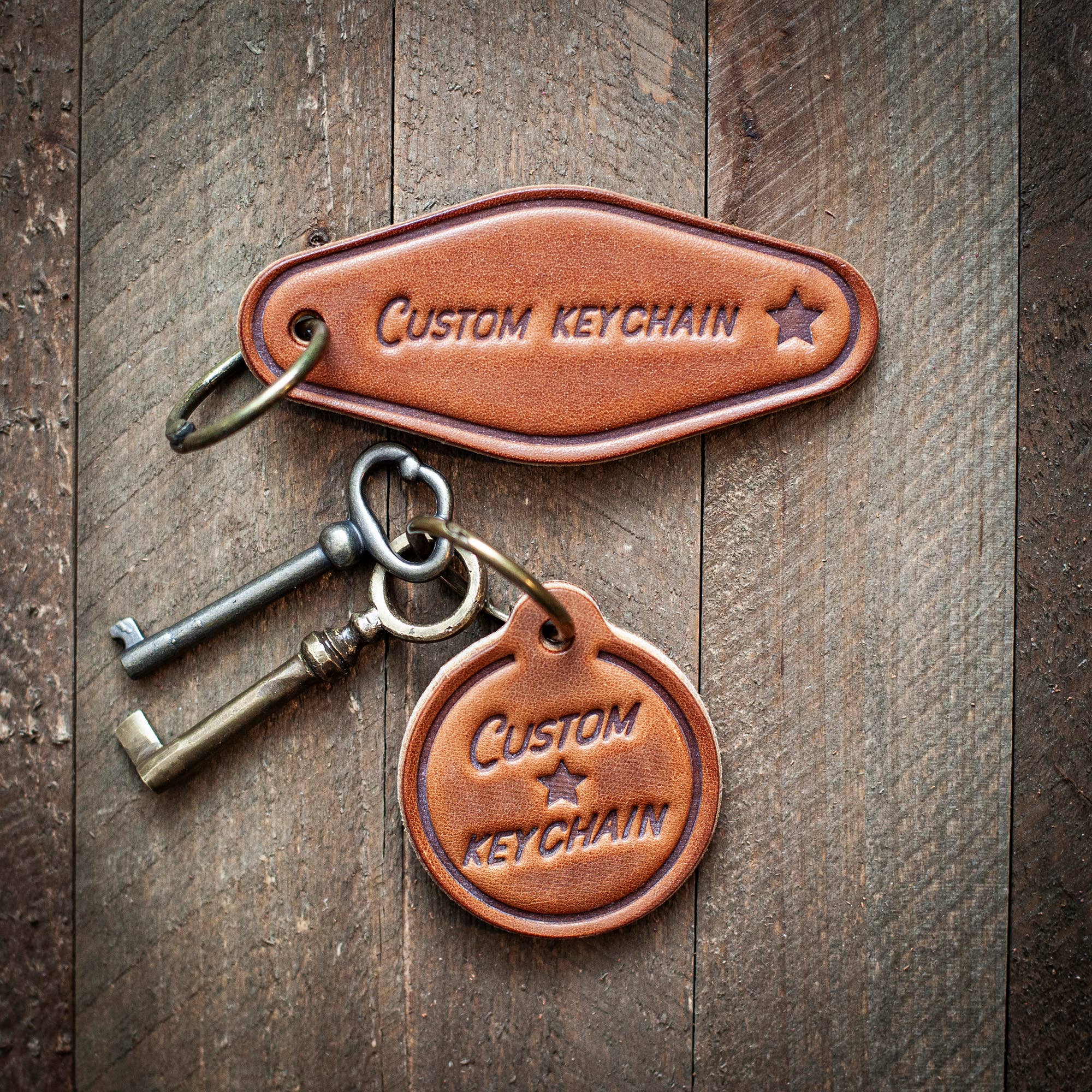 An application scenario or product detail of custom leather keychains - Image 18