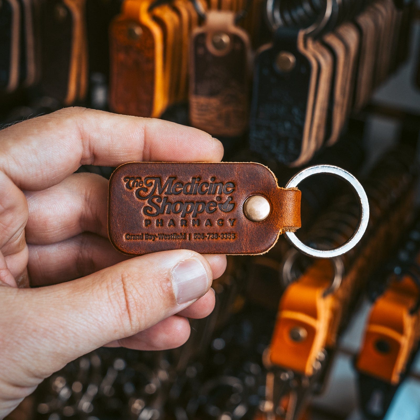 An application scenario or product detail of custom leather keychains bulk - Image 7