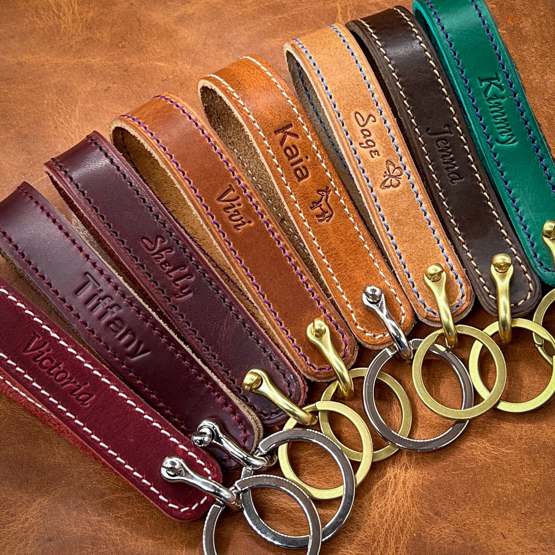 An application scenario or product detail of custom leather keychains bulk - Image 17
