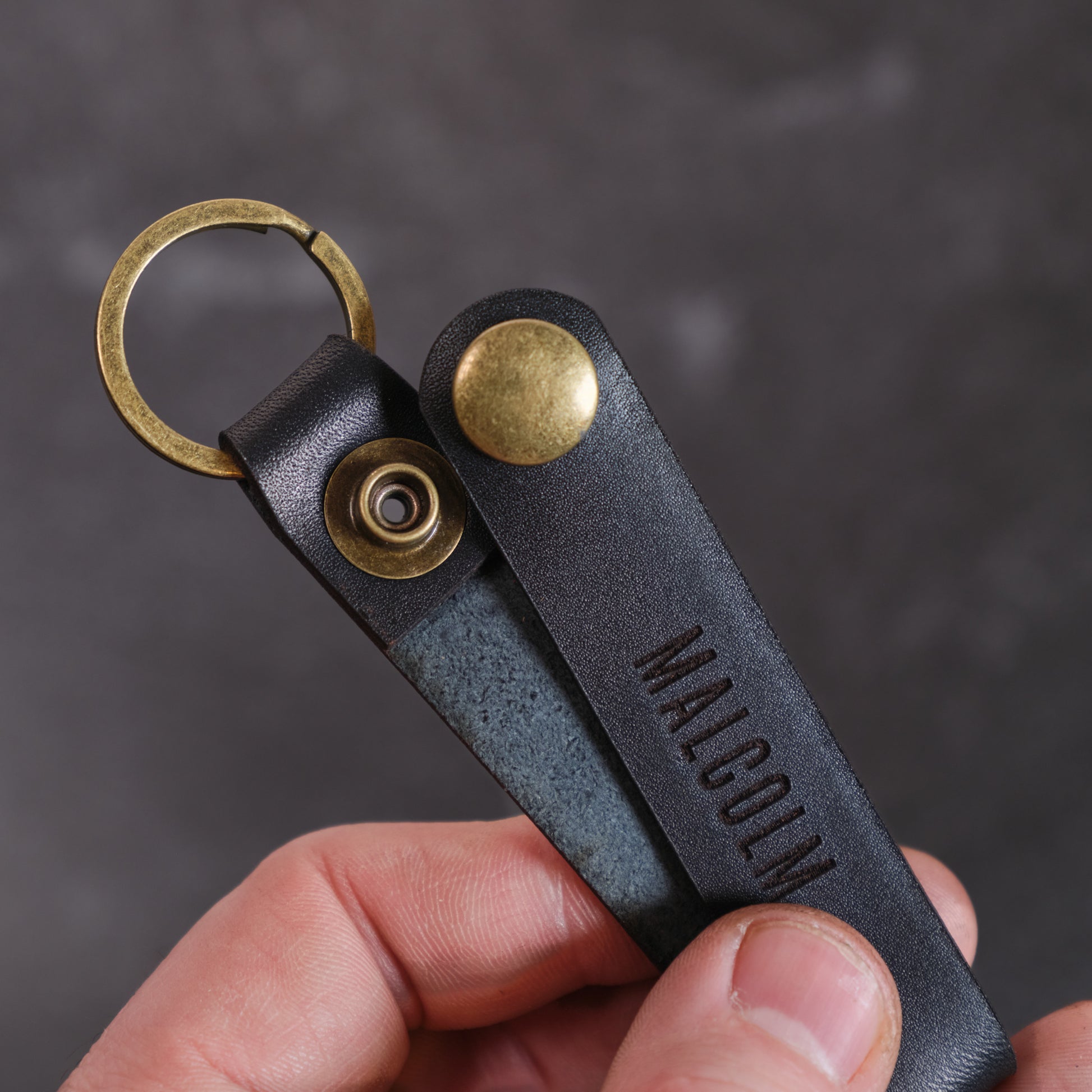 An application scenario or product detail of custom leather keyring - Image 16