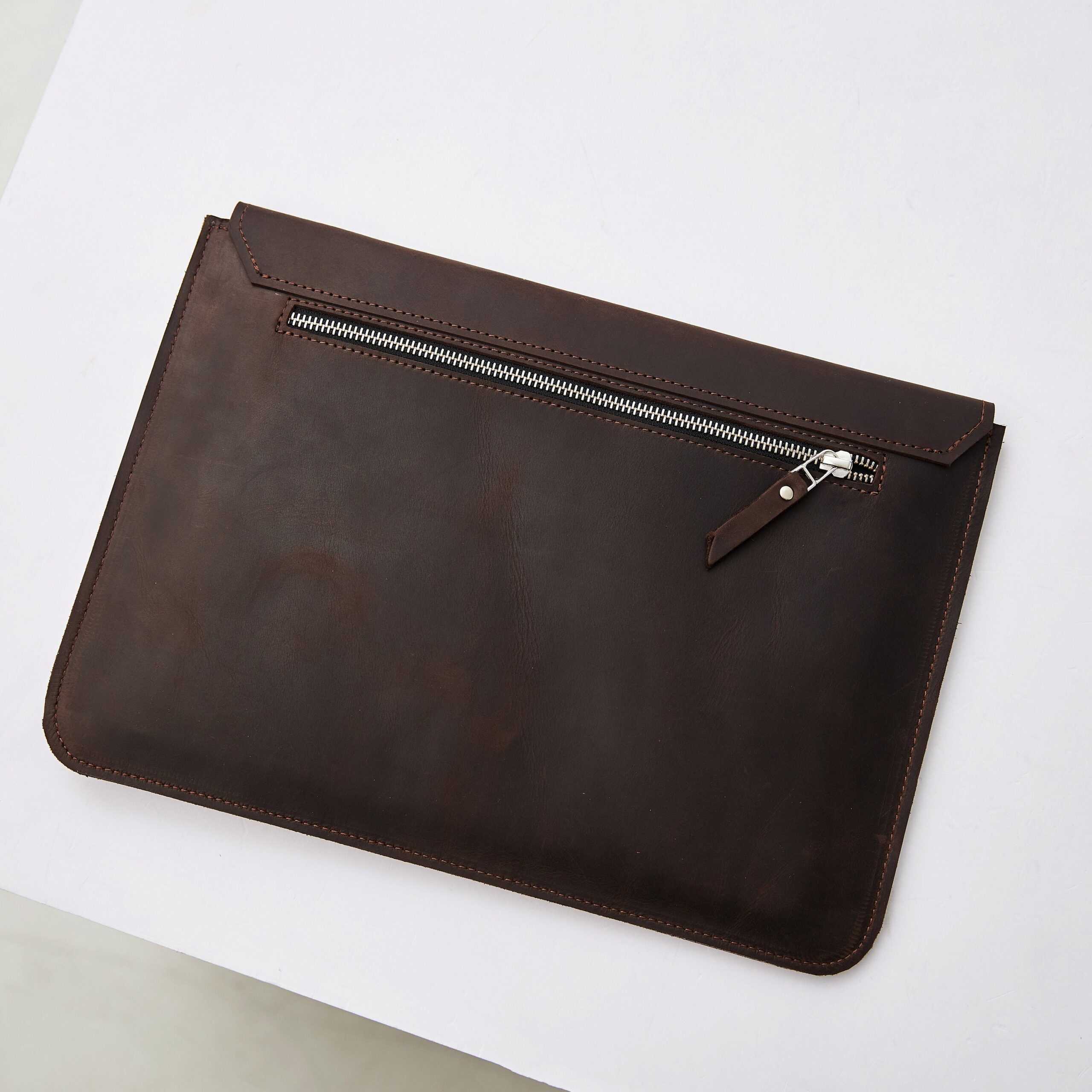 An application scenario or product detail of custom leather laptop sleeve - Image 13