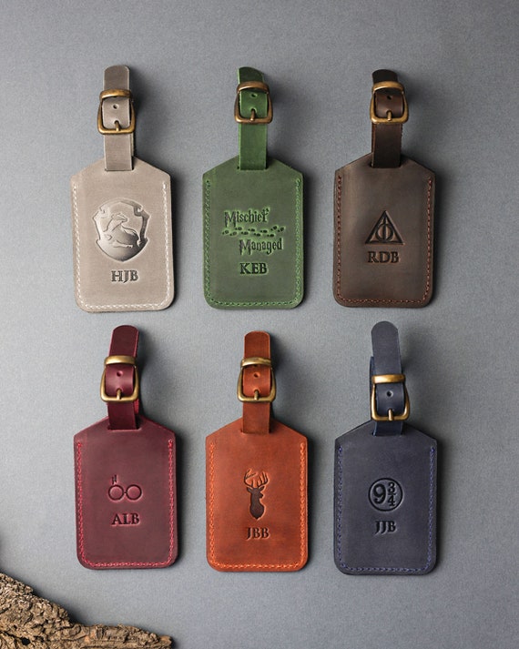 An application scenario or product detail of custom leather luggage tags - Image 4