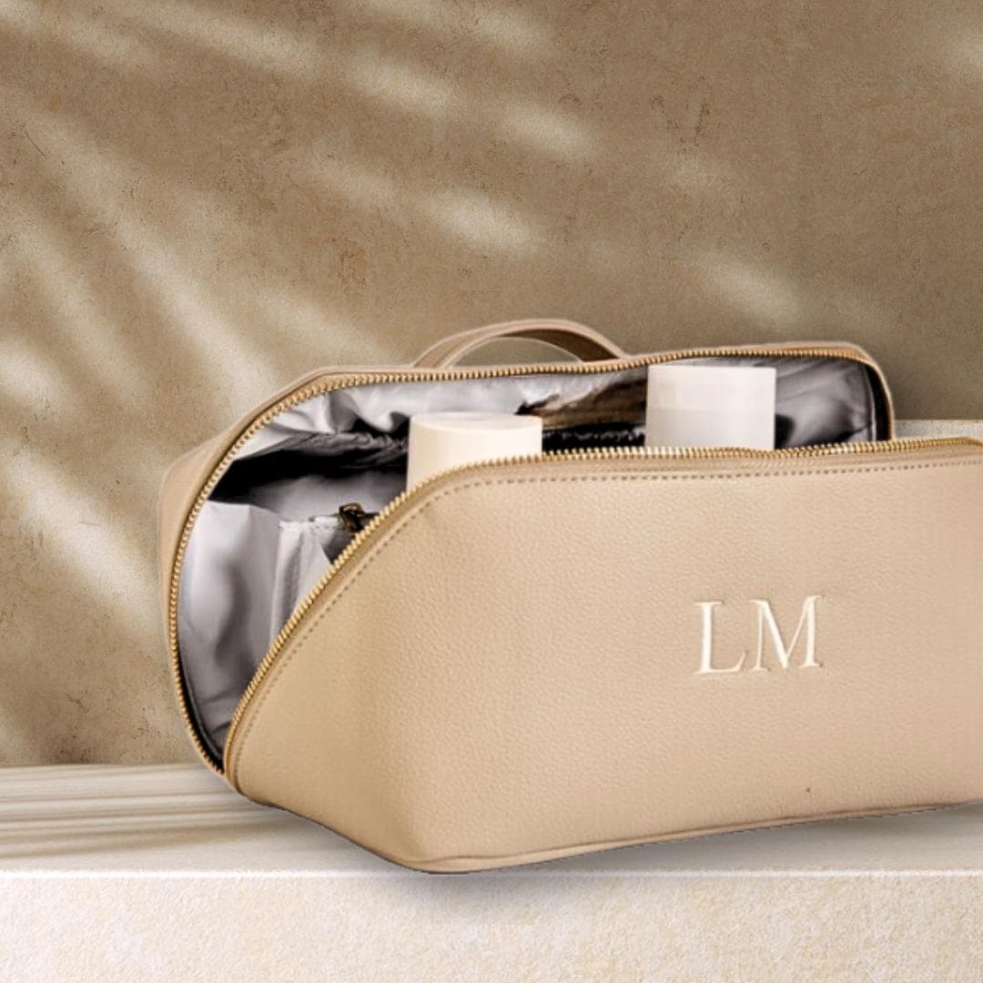 An application scenario or product detail of custom leather makeup bags - Image 7