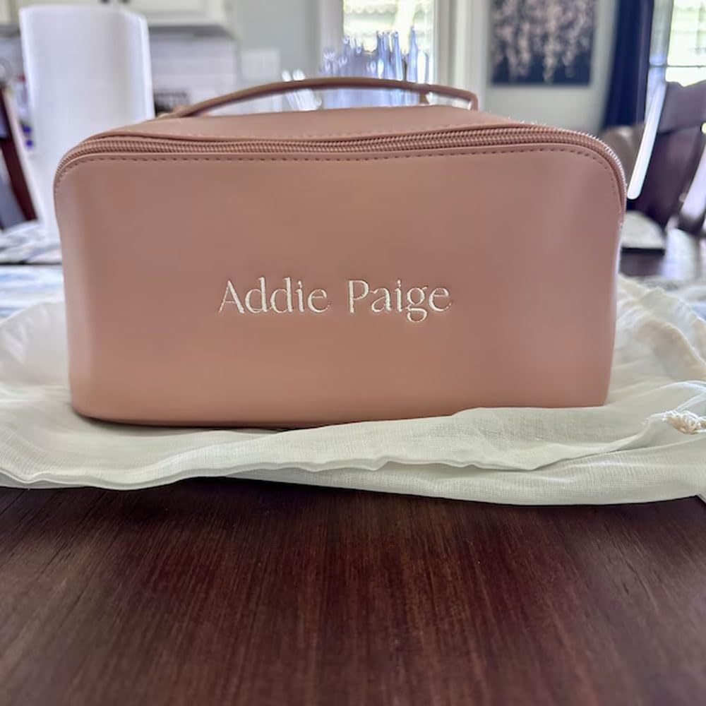 An application scenario or product detail of custom leather makeup bags - Image 13