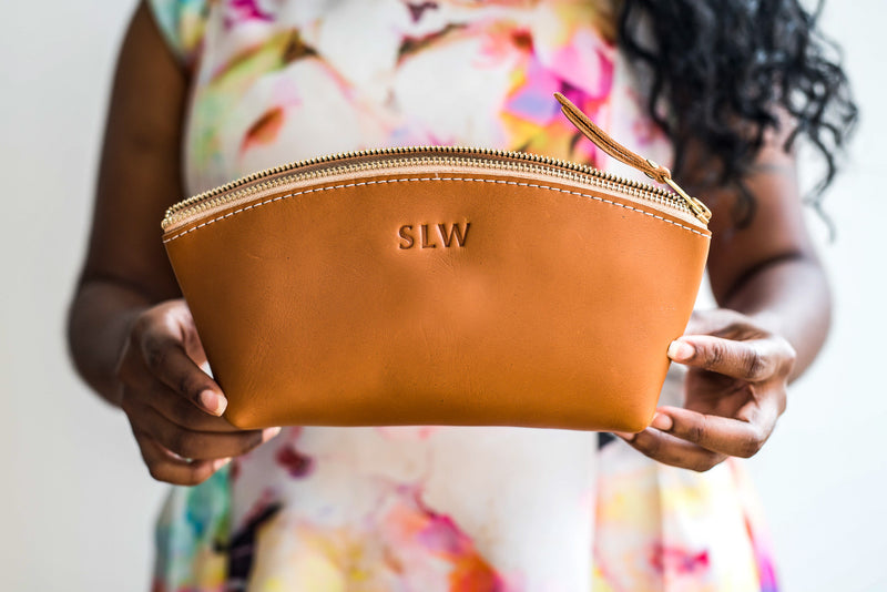 An application scenario or product detail of custom leather makeup bags - Image 22