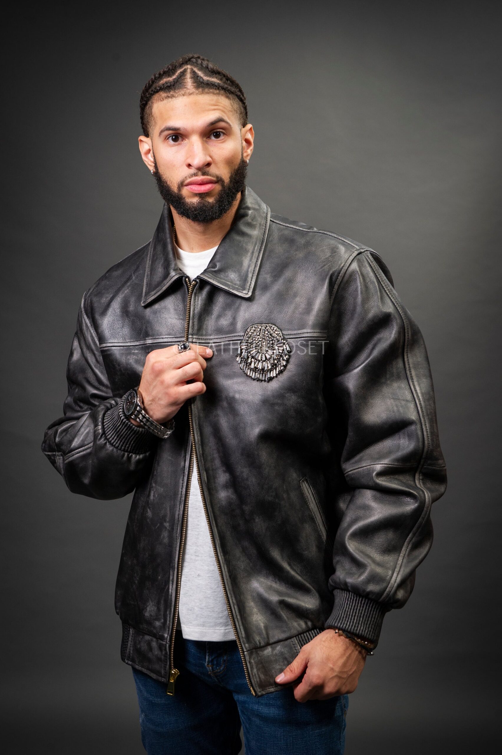 An application scenario or product detail of custom leather man jacket - Image 6