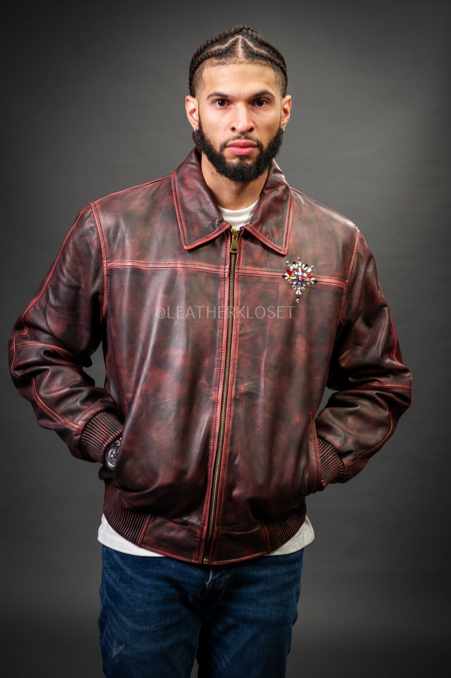 An application scenario or product detail of custom leather man jacket - Image 17