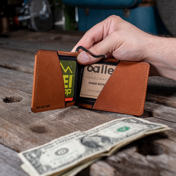 An application scenario or product detail of custom leather money clip wallet - Image 2