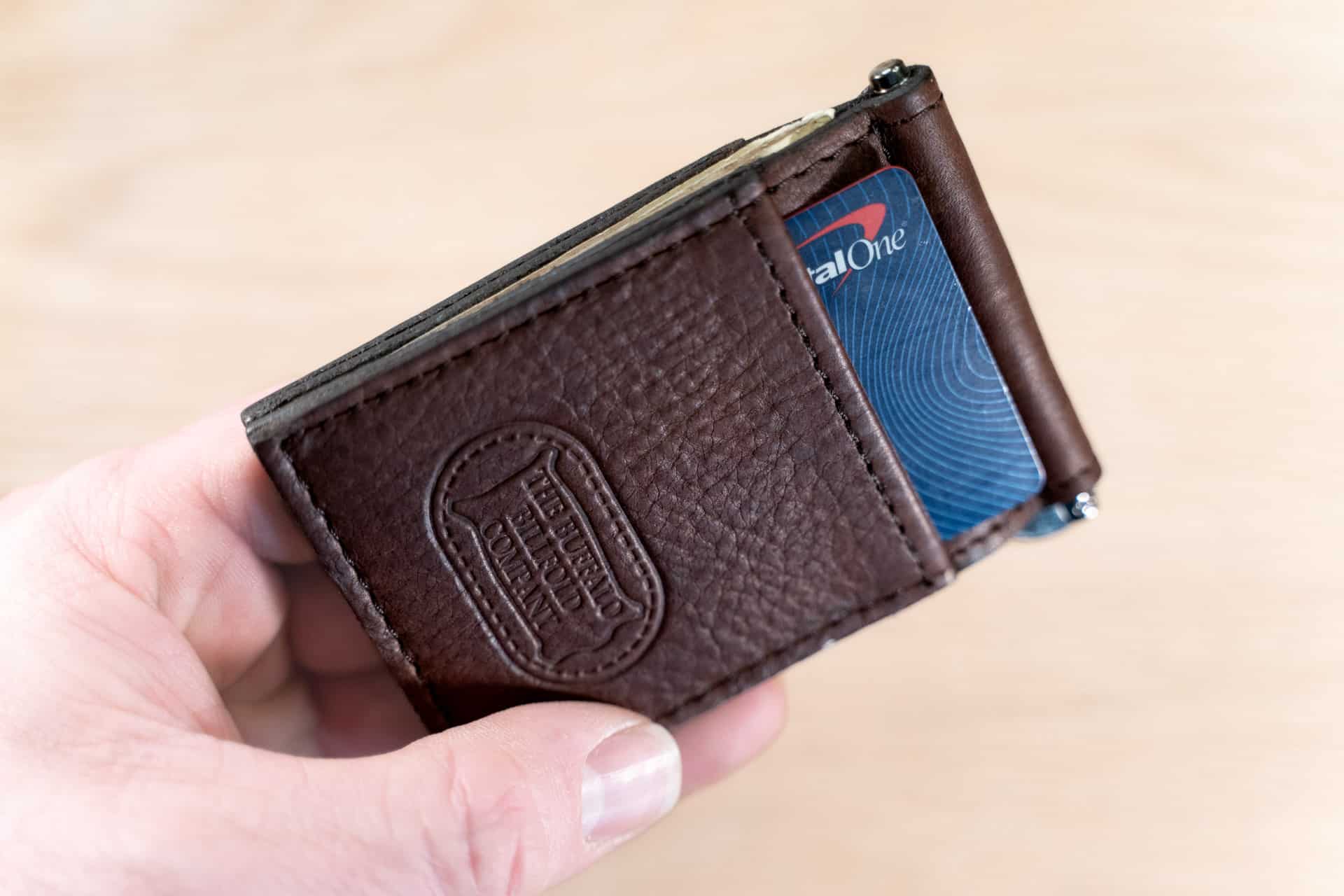 An application scenario or product detail of custom leather money clip wallet - Image 17