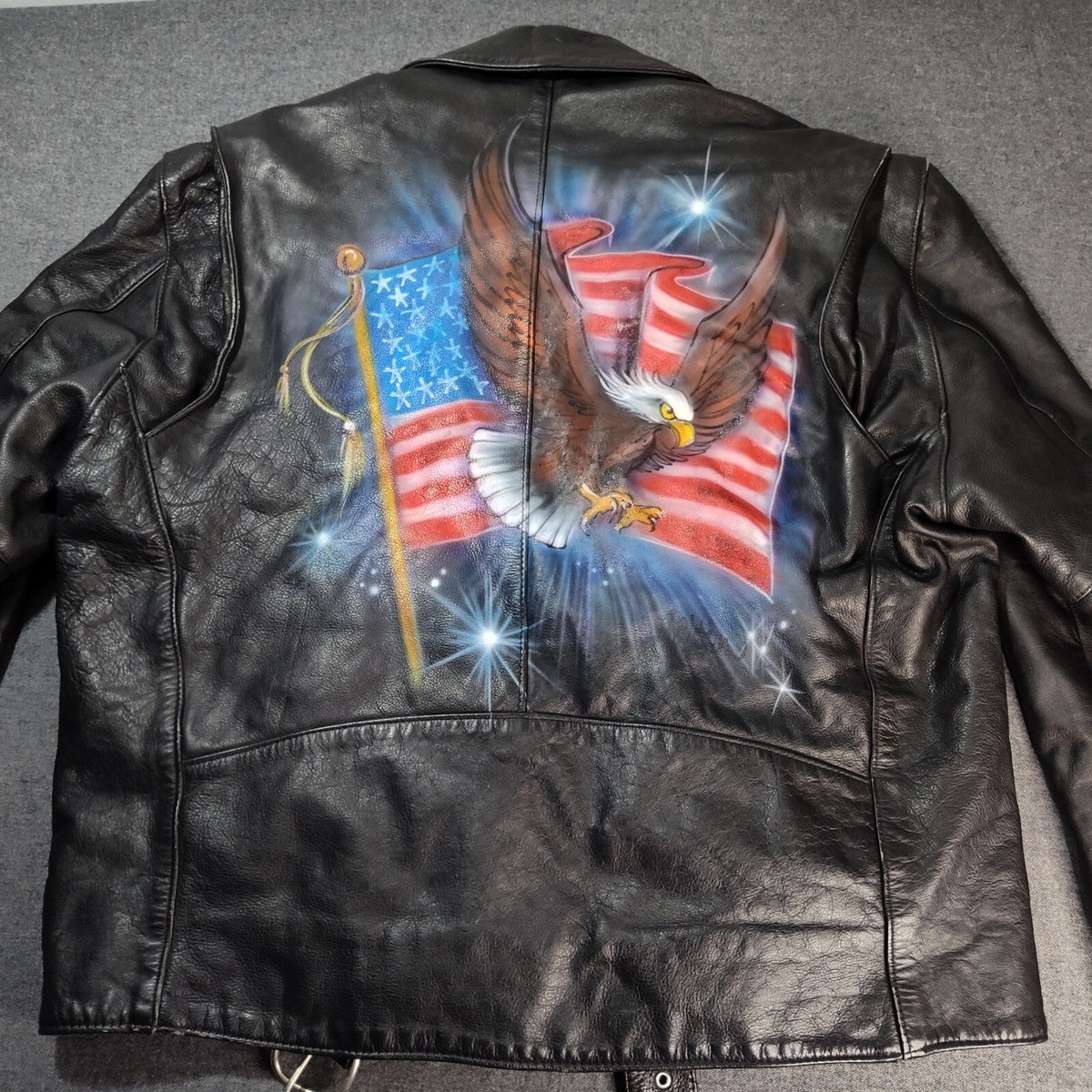 An application scenario or product detail of custom leather motorcycle jackets - Image 6