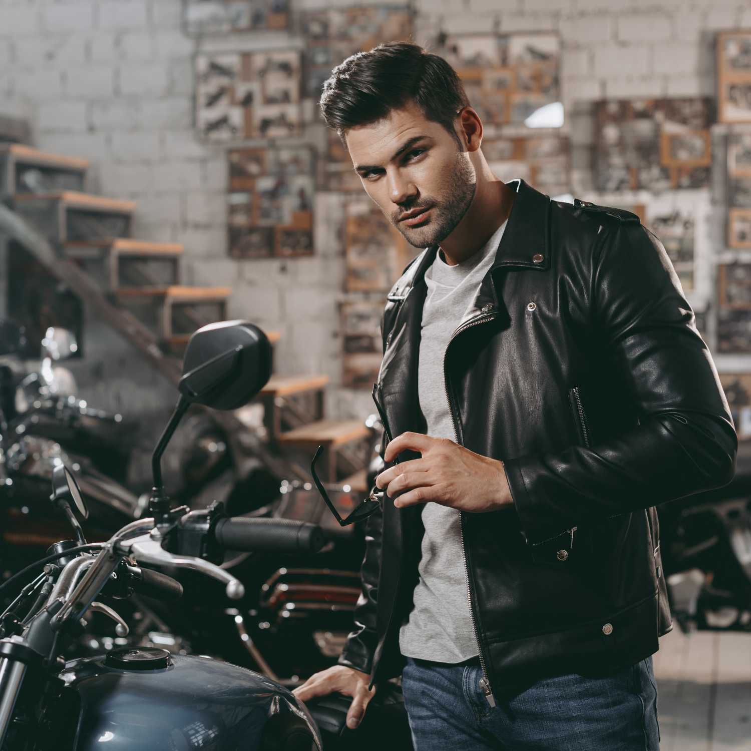 An application scenario or product detail of custom leather motorcycle jackets - Image 15