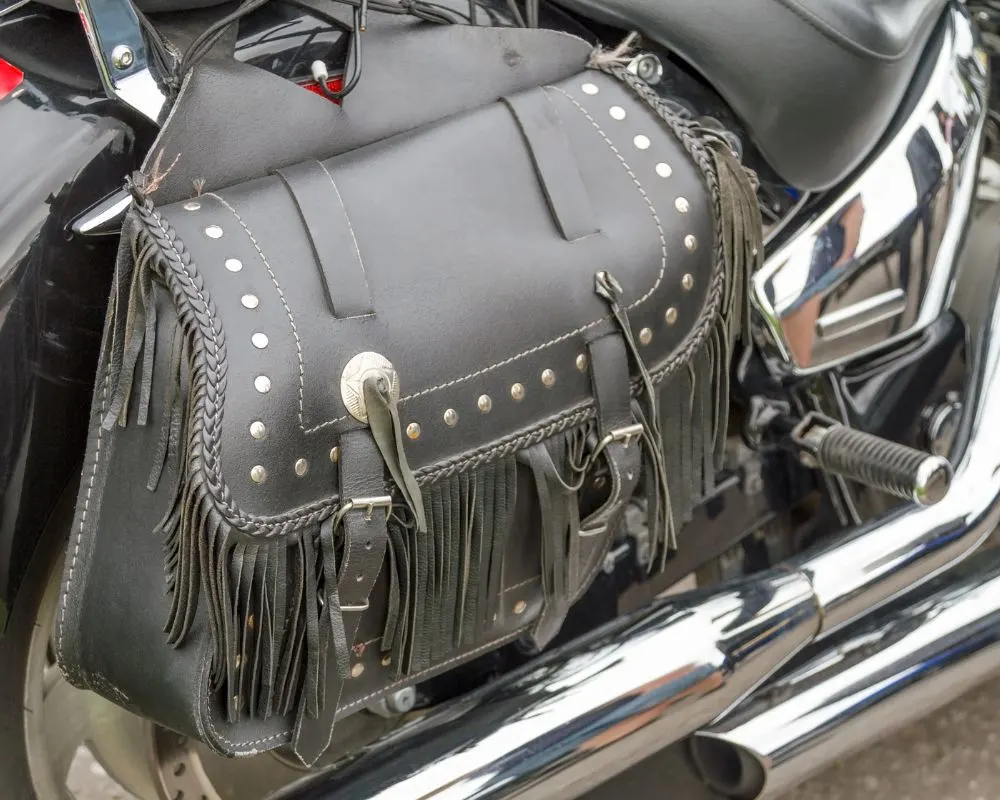 An application scenario or product detail of custom leather motorcycle saddlebags - Image 8