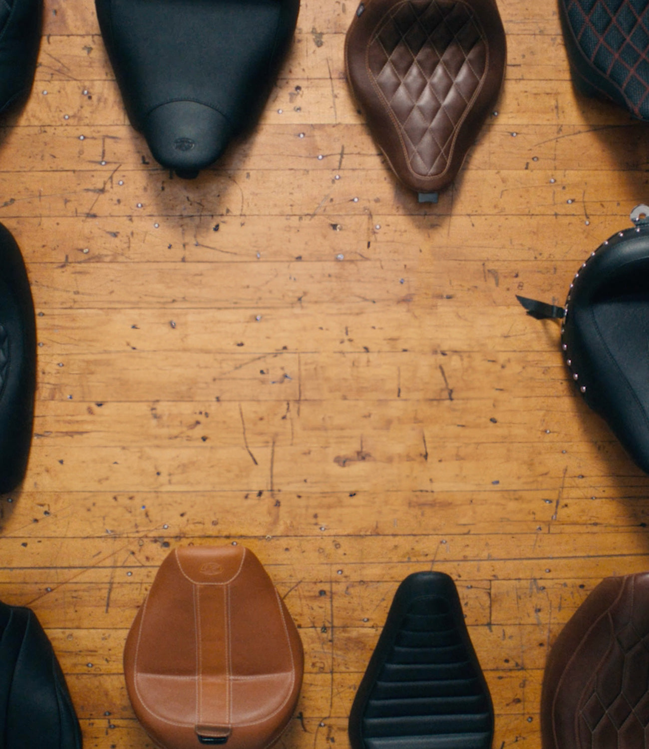 An application scenario or product detail of custom leather motorcycle seats - Image 2