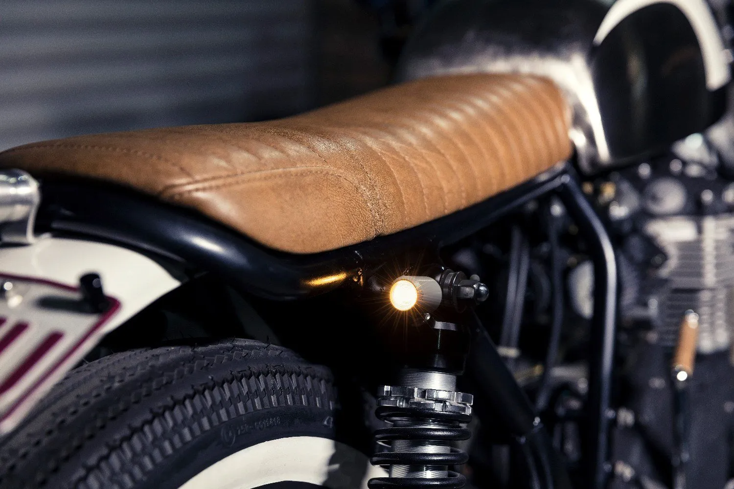 An application scenario or product detail of custom leather motorcycle seats - Image 14