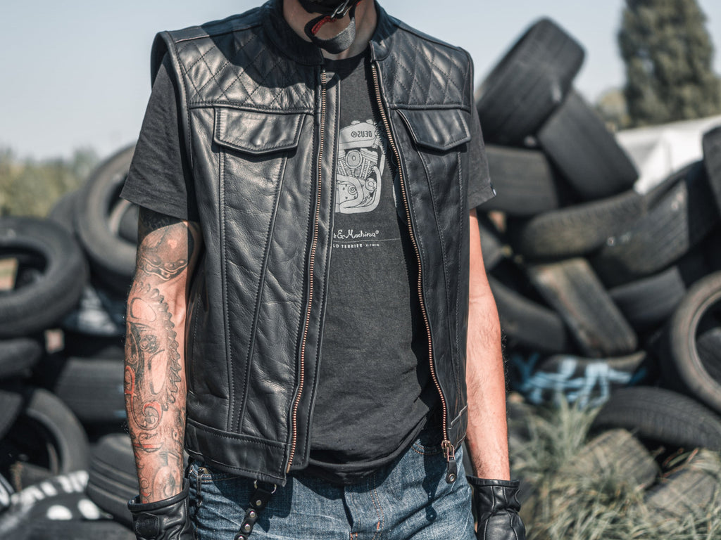 An application scenario or product detail of custom leather motorcycle vest - Image 14