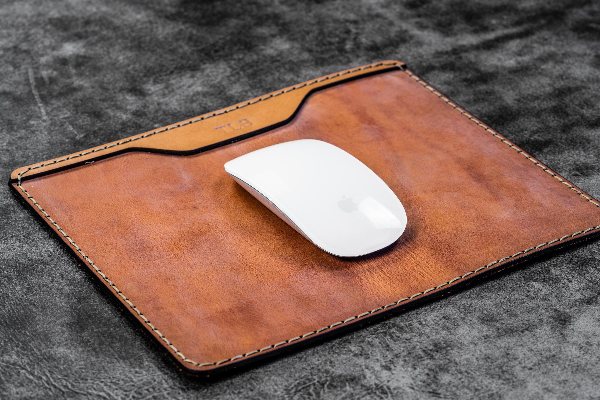 An application scenario or product detail of custom leather mouse pad - Image 2