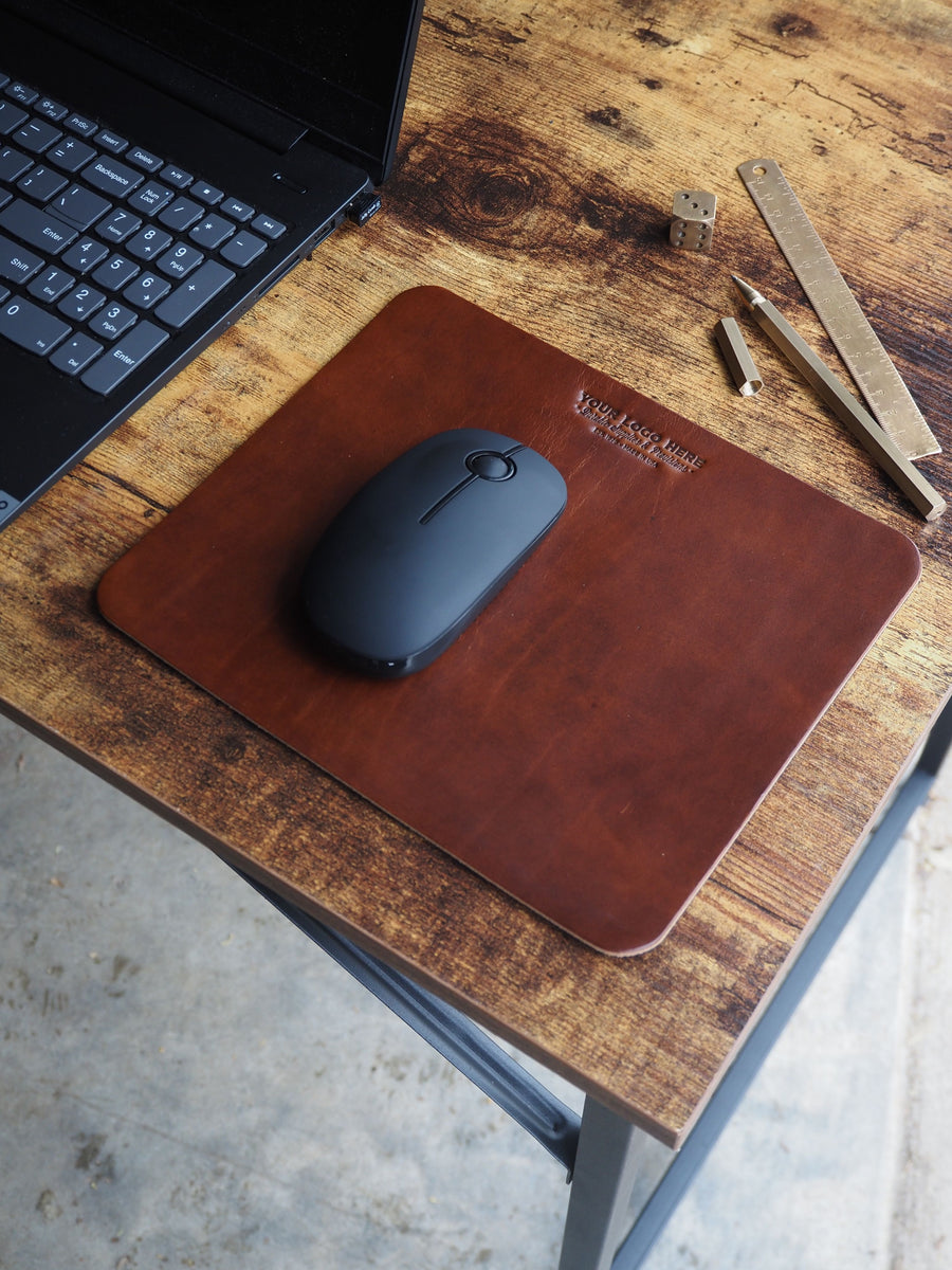 An application scenario or product detail of custom leather mouse pad - Image 3