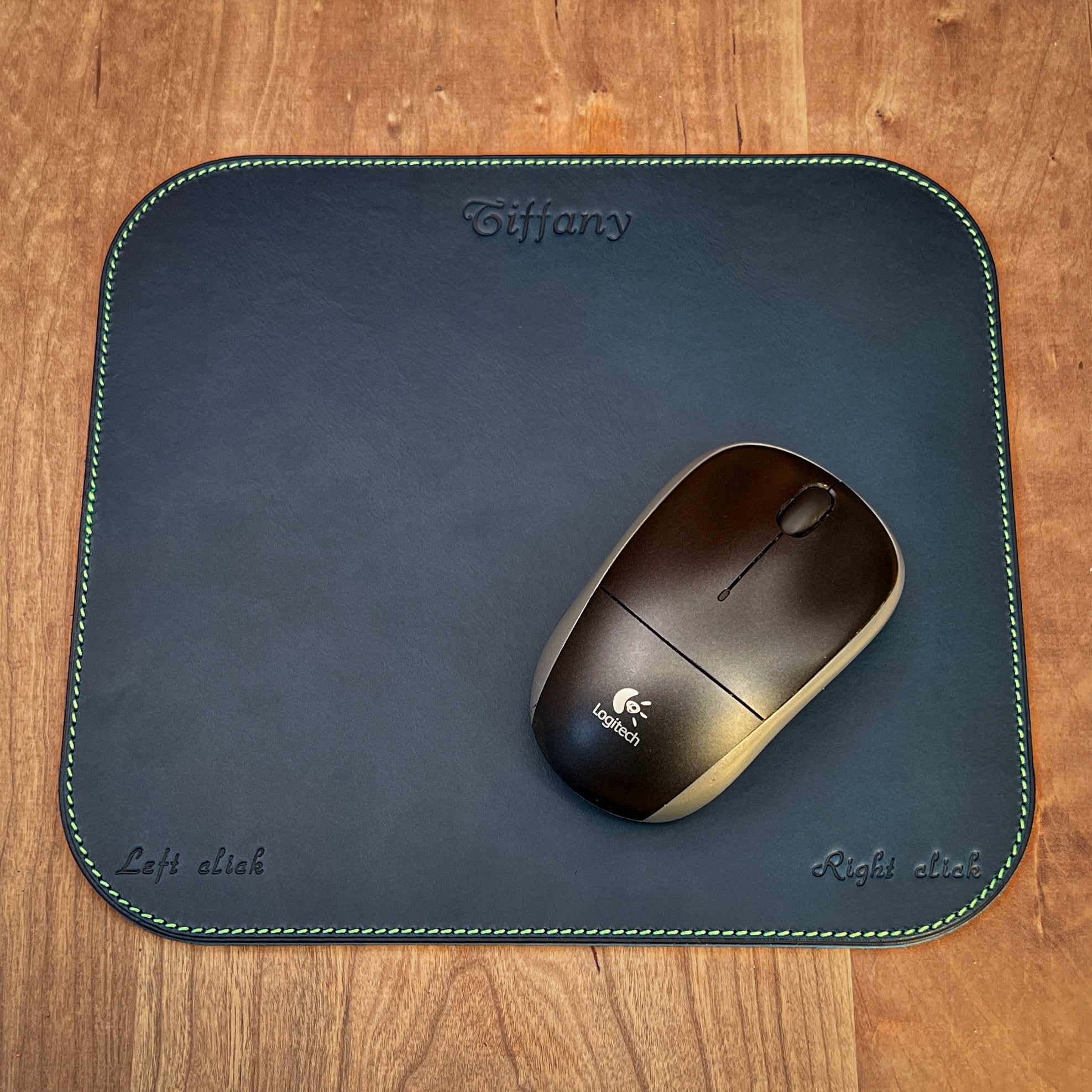 An application scenario or product detail of custom leather mouse pad - Image 5