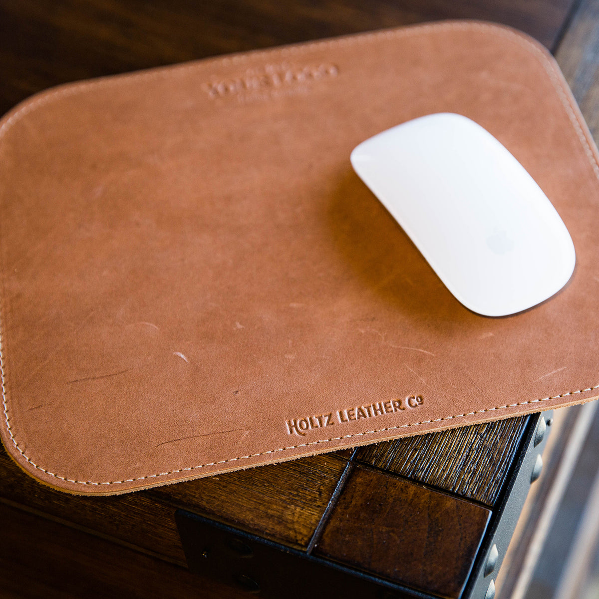 An application scenario or product detail of custom leather mouse pad - Image 10