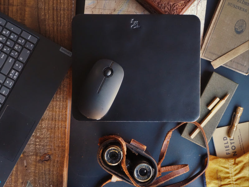 An application scenario or product detail of custom leather mouse pad - Image 11