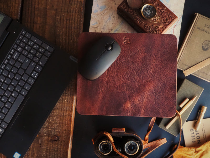 An application scenario or product detail of custom leather mouse pad - Image 15