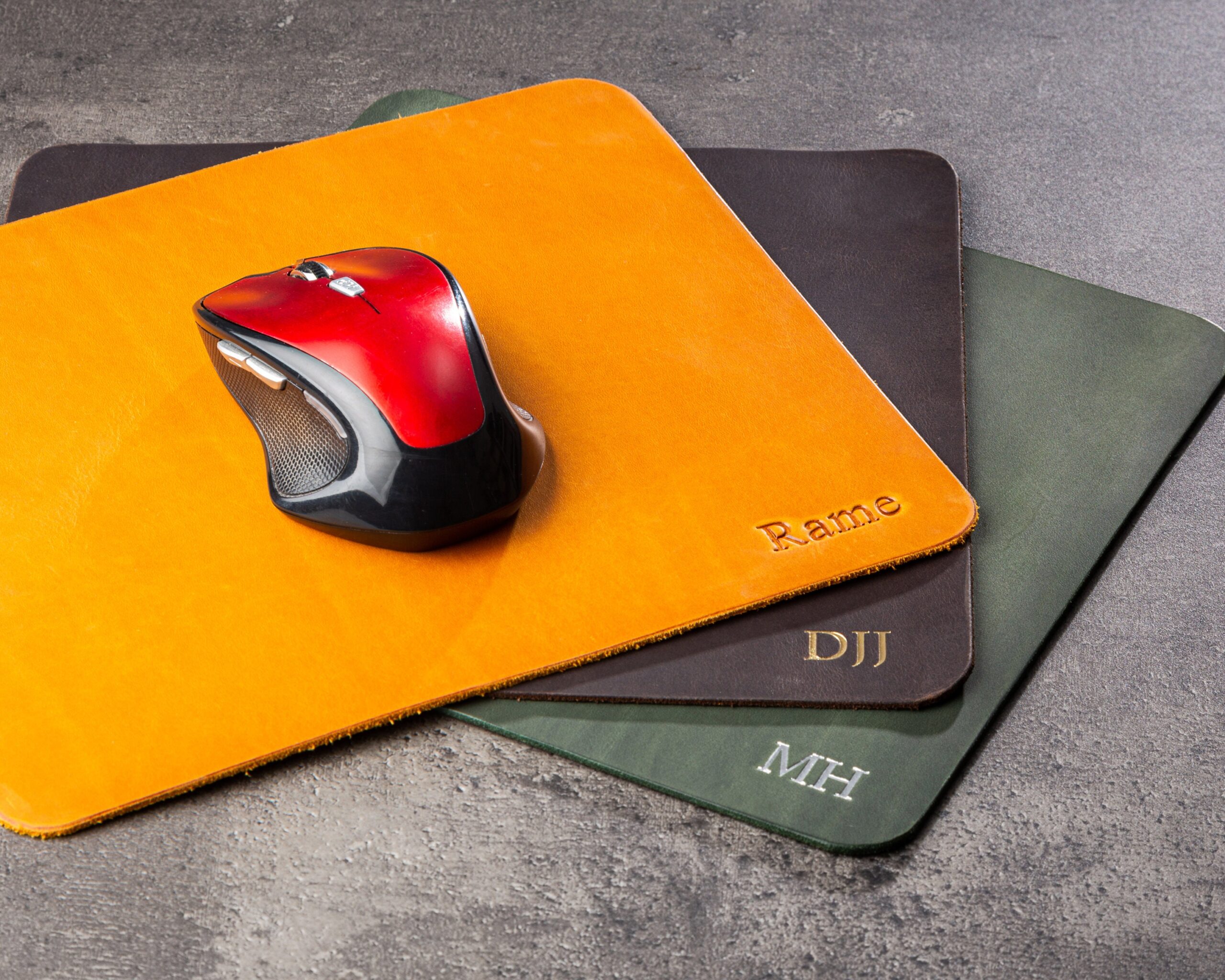 An application scenario or product detail of custom leather mouse pad - Image 19